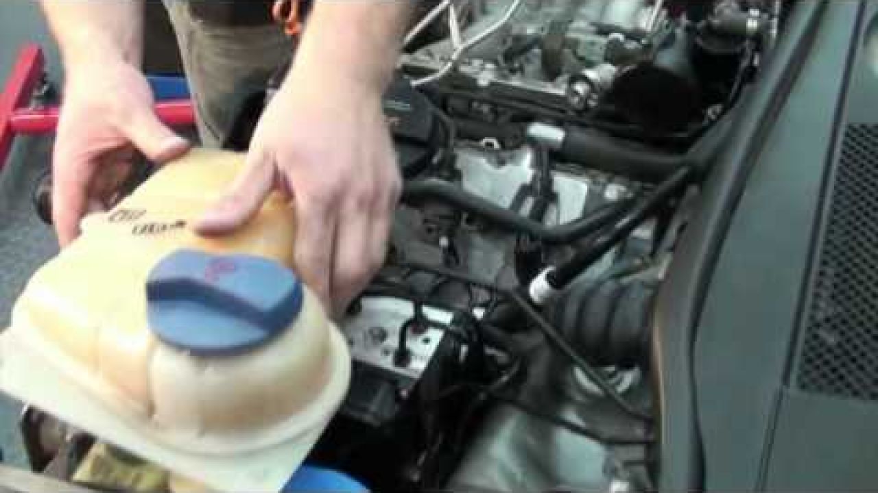 Ремонт и замена прокладки клапанной крышки Audi A6 C5