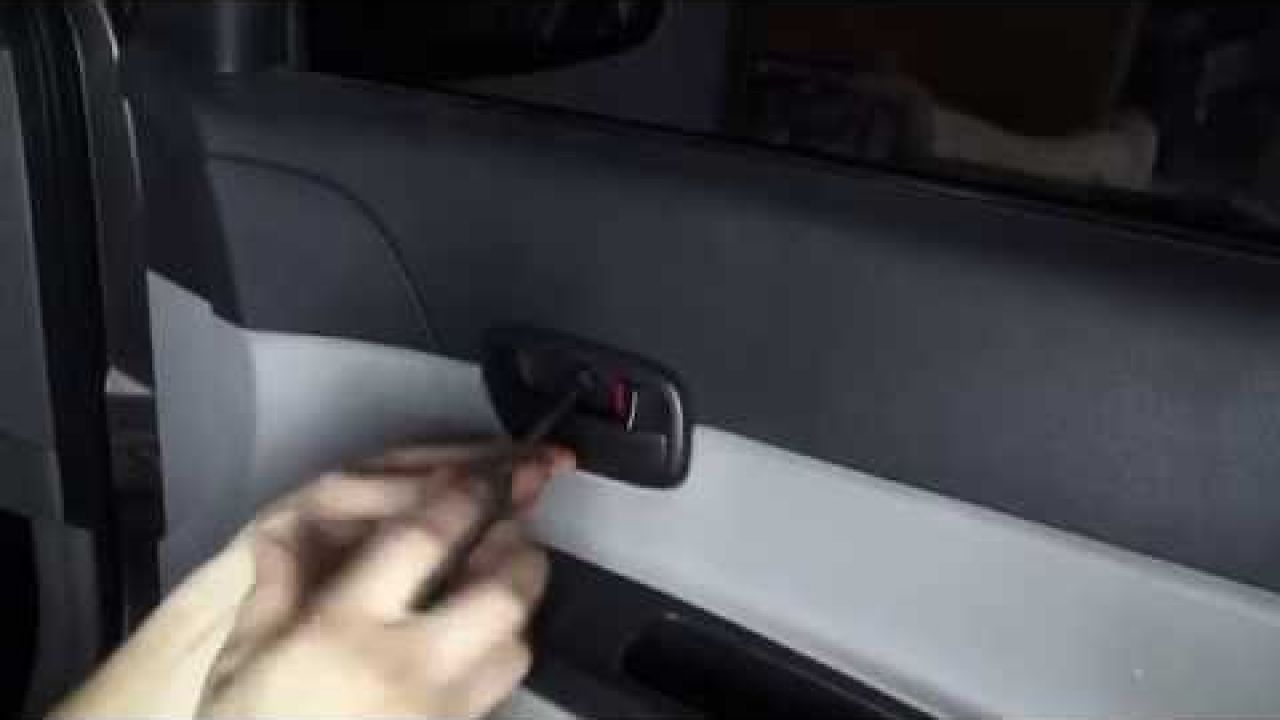 Разборка и снятие двери Hyundai Accent MC (Verna) 06-10
