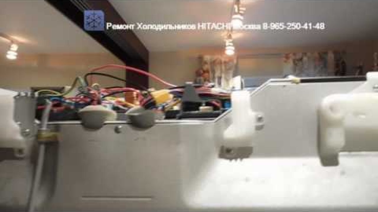 Холодильник HITACHI - загрязненный конденсатор