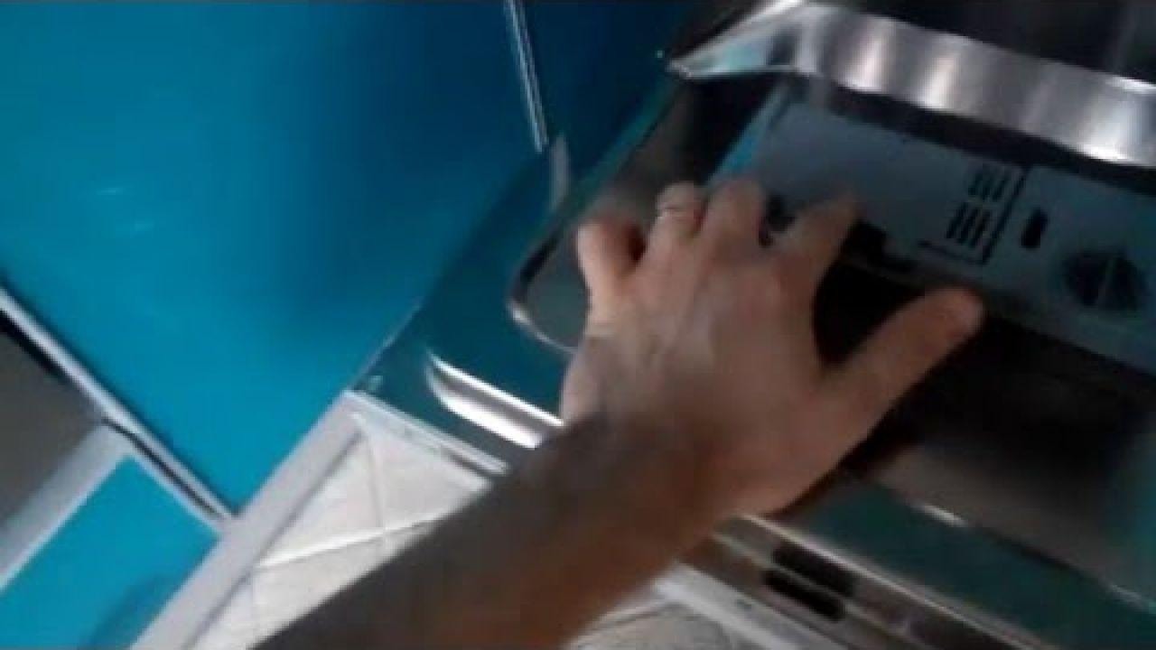 Ремонт лотка для моющего средства в посудомоечной машине HOTPOINT